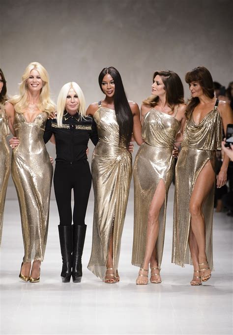 versace em que cidade desfila|Donatella Versace abre o jogo: o que a italiana pensa sobre .